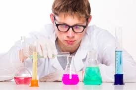 Aulas particulares química molecular o  Professor de Química Molecular  ensina igações químicas, forças intermoleculares e reações. Ele explica detalhadamente a teoria molecular, incluindo modelos atômicos, orbitais híbridos e ressonância, ajudando os alunos a compreenderem como os átomos se organizam para formar substâncias.